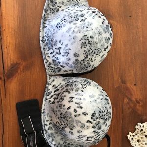 36 B Victoria’s Secret bra